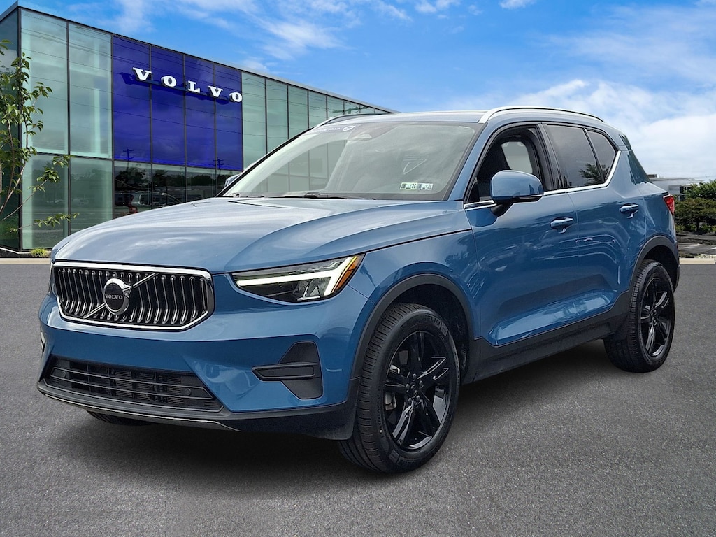 Certified 2025 Volvo XC40 B5 AWD Core Bright B5 Core Bright Theme