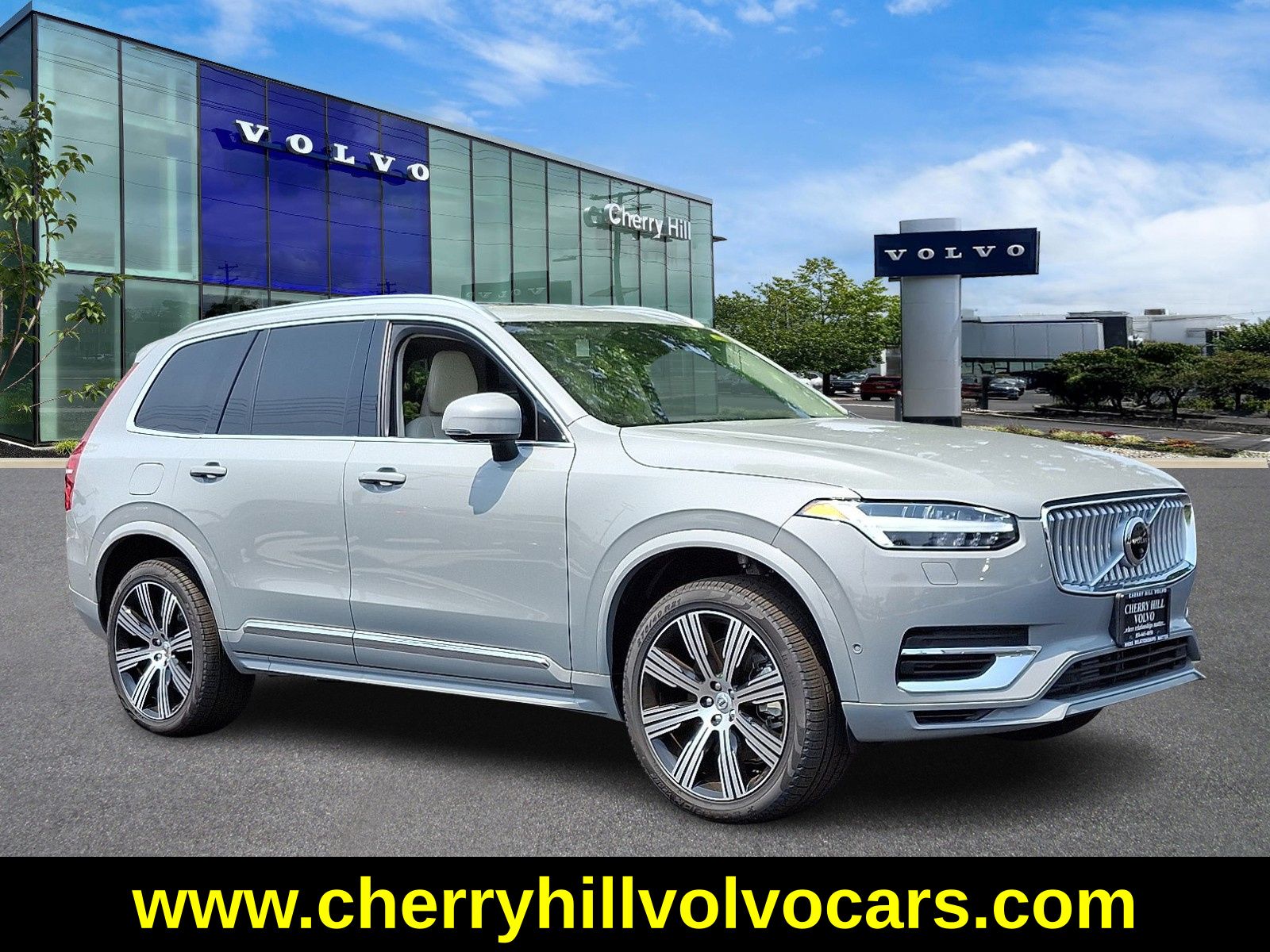 2025 Volvo XC90 plug-in hybrid SUV 