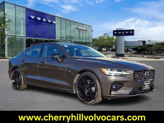 2025 Volvo S60 B5 Core Sedan