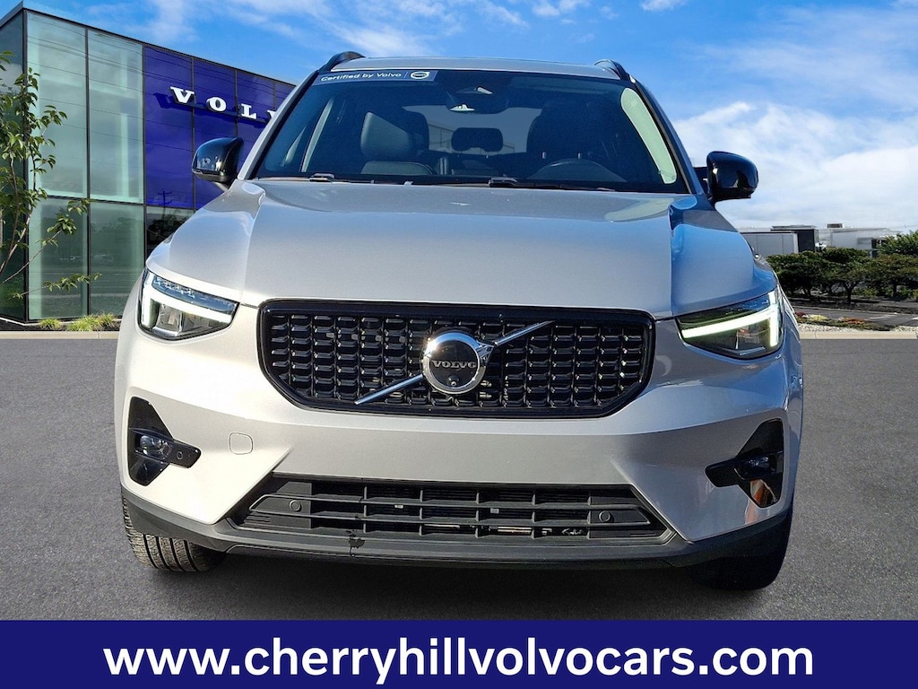 Certified 2025 Volvo XC40 B5 Plus Dark Theme SUV
