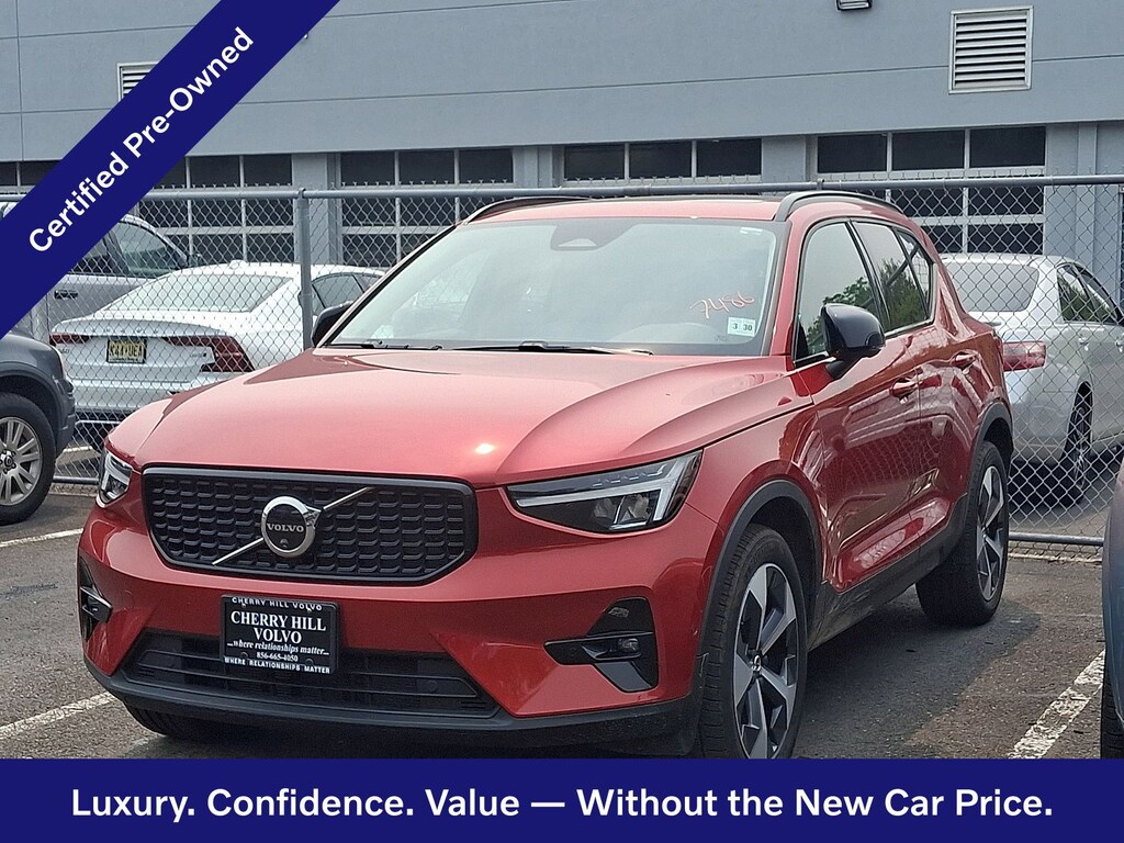Certified 2025 Volvo XC40 B5 Plus Dark Theme SUV