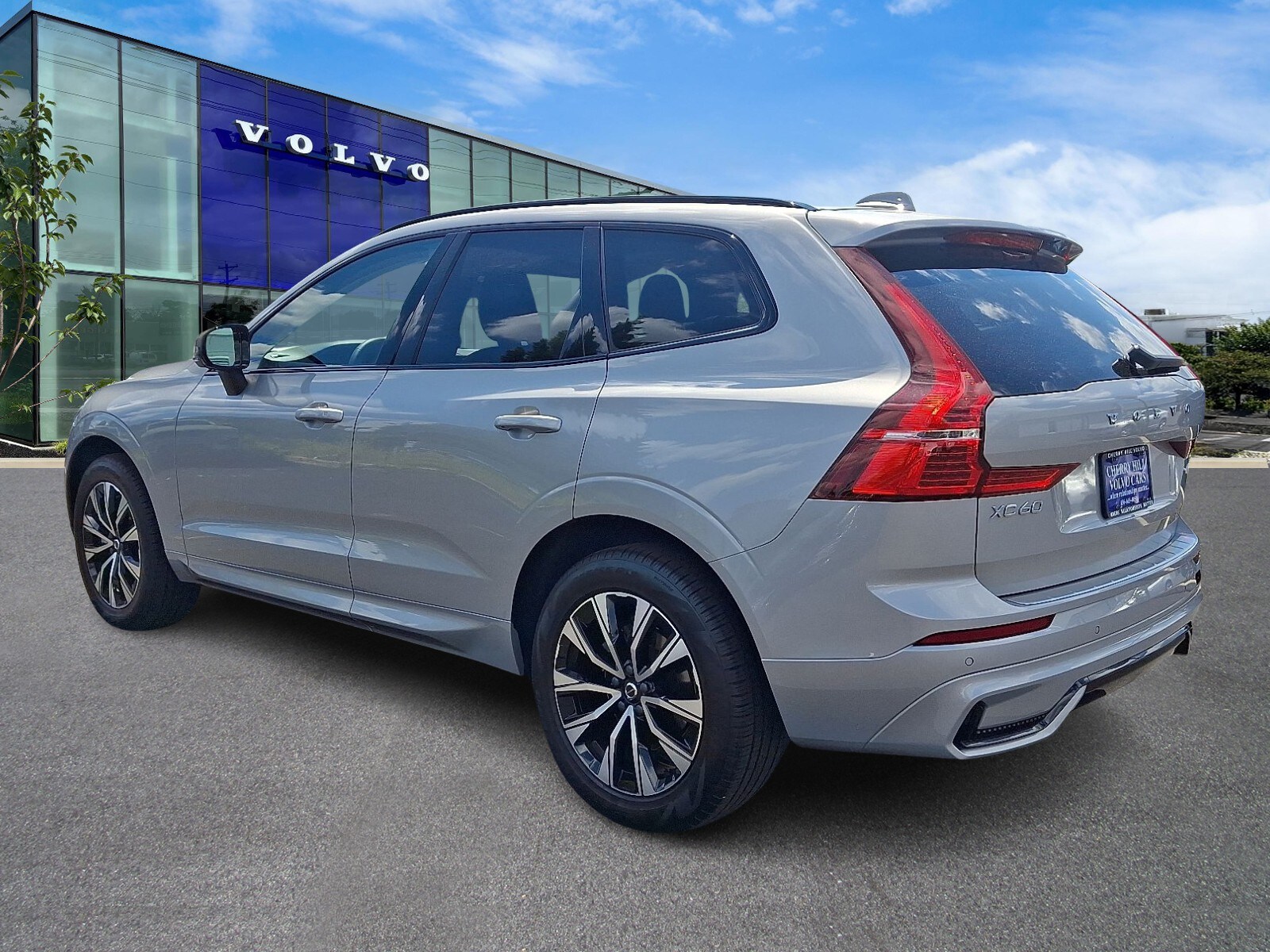 2025 Volvo XC60 B5 Core photo 4