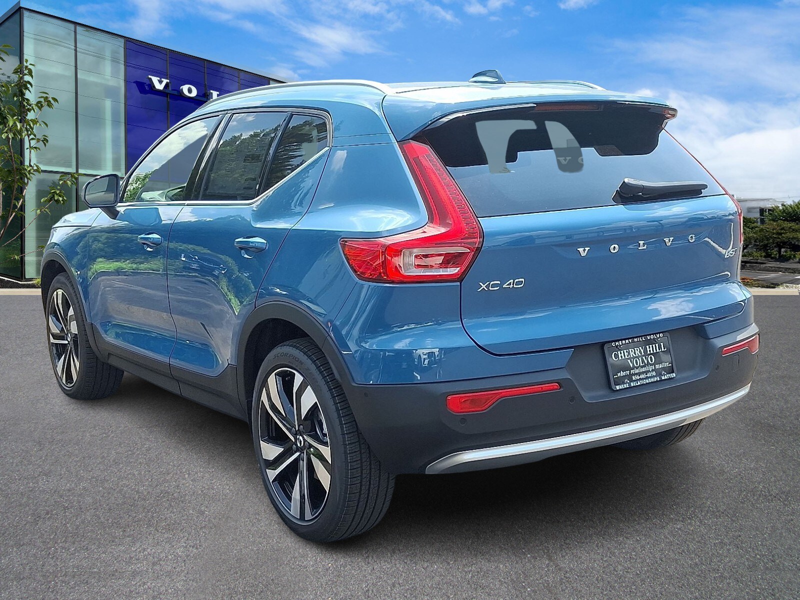 2025 Volvo XC40 photo 4