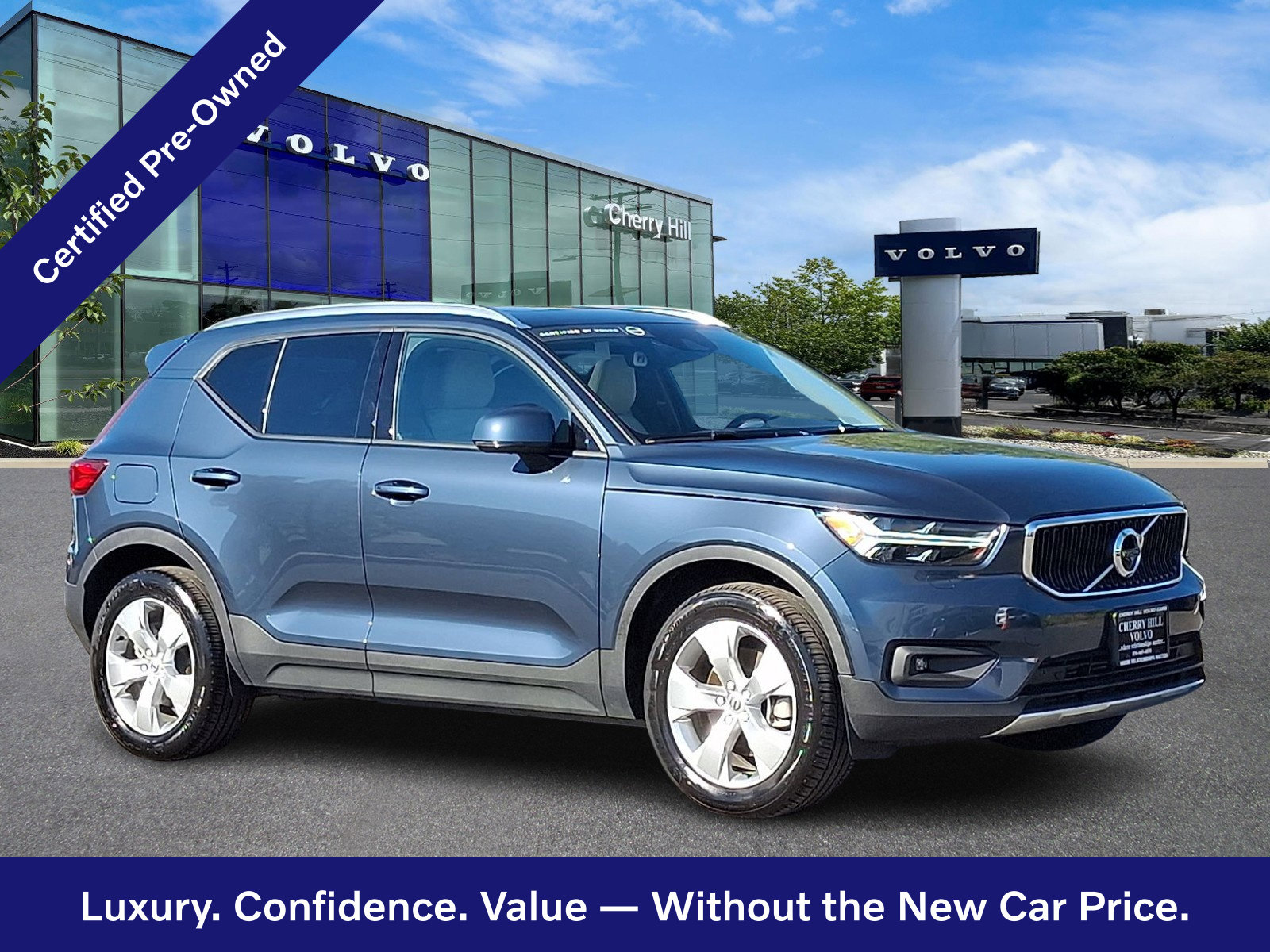 2022 Volvo XC40 Momentum