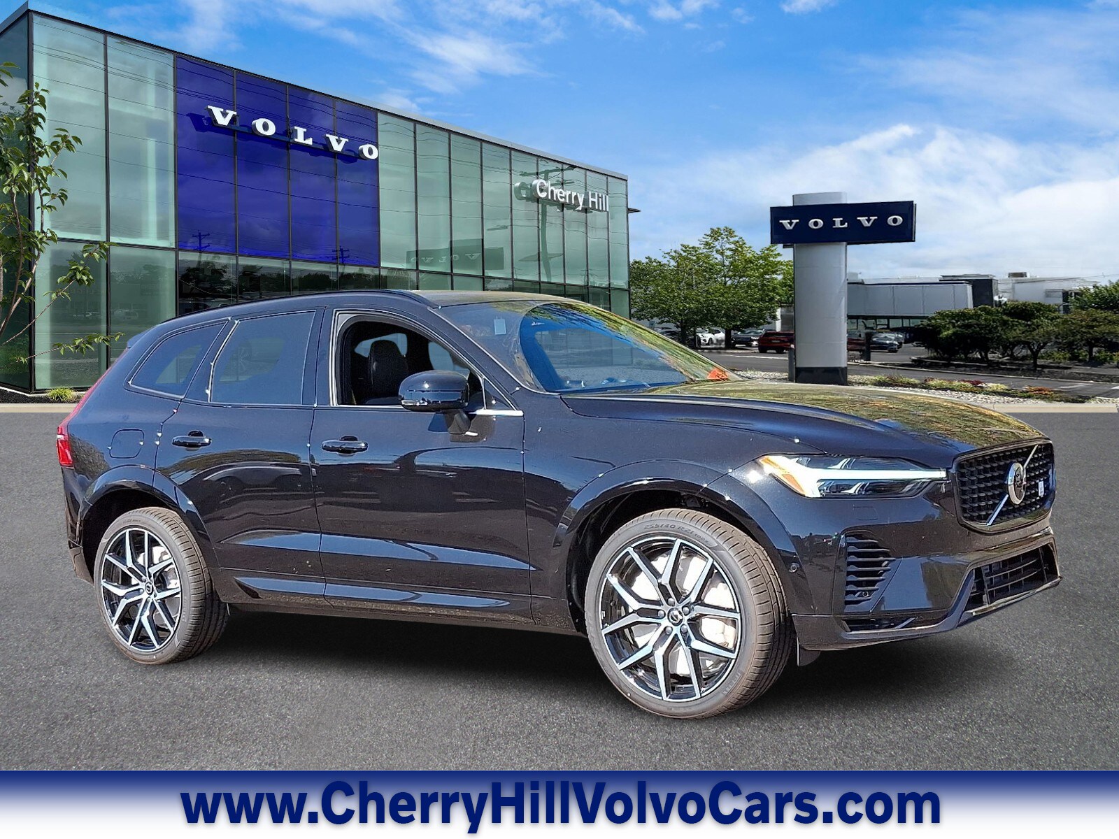 2025 Volvo XC60 plug-in hybrid SUV 