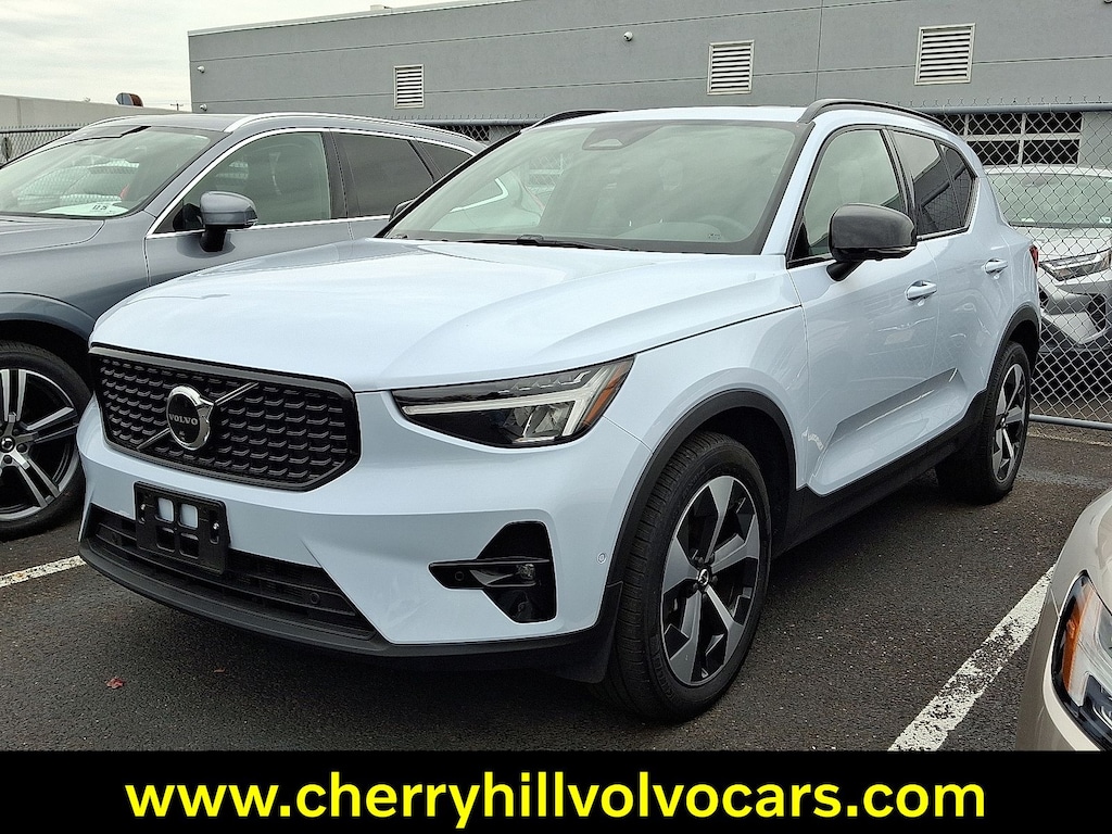 Certified 2025 Volvo XC40 B5 Plus Dark Theme SUV