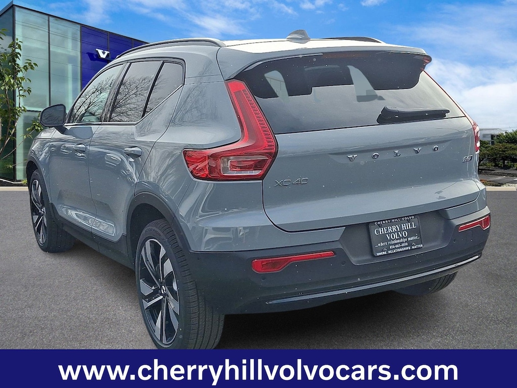 New 2026 Volvo XC40 B5 Ultra SUV