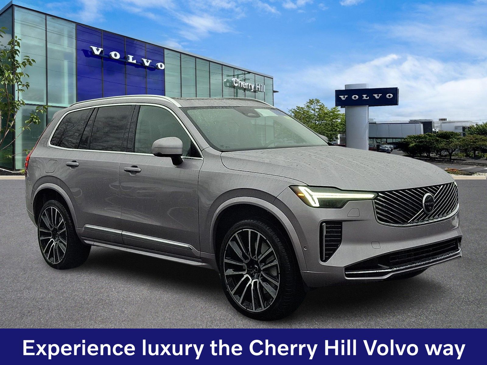 2026 Volvo XC90 Plus | CarEdge | CarEdge