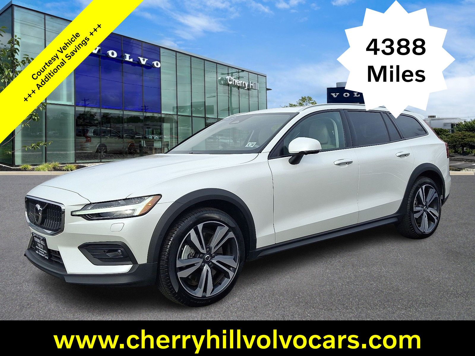 2025 Volvo V60 Cross Country B5 Plus photo 4