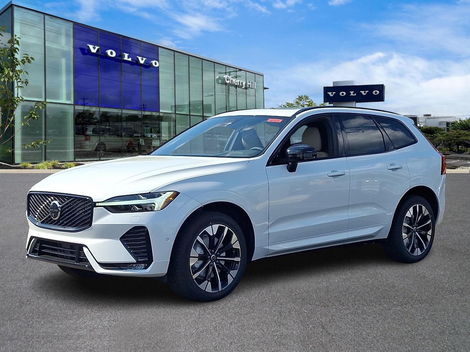 2026 Volvo XC60 B5 Plus photo 2