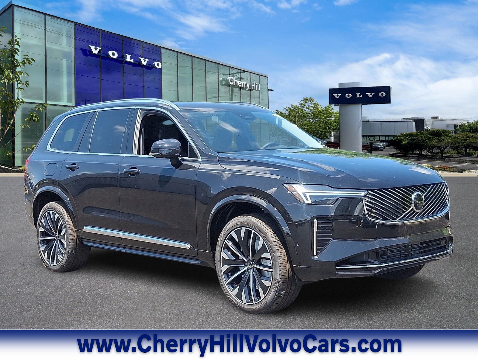 2025 Volvo XC90 plug-in hybrid SUV 
