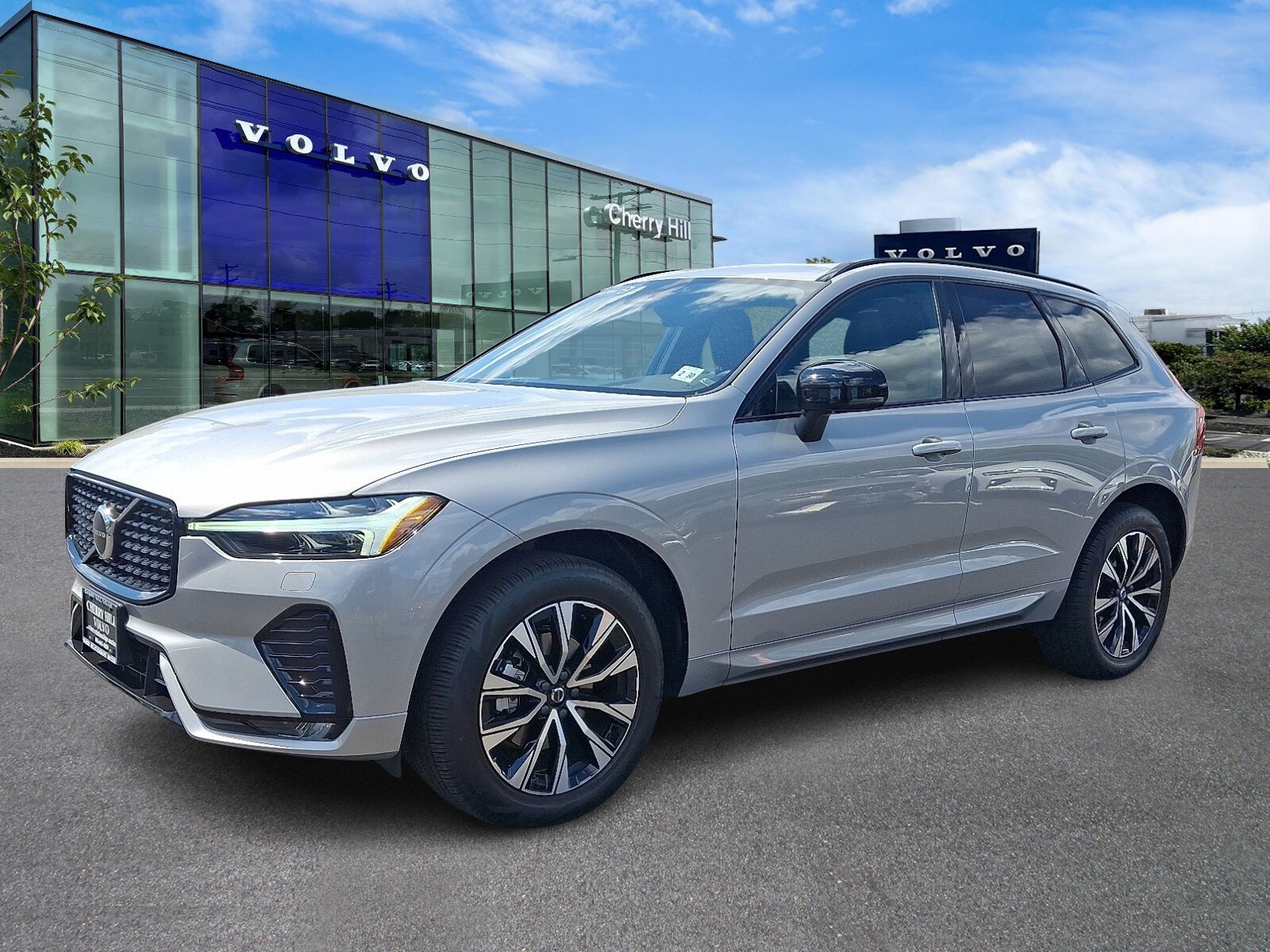 2025 Volvo XC60 B5 Core photo 3