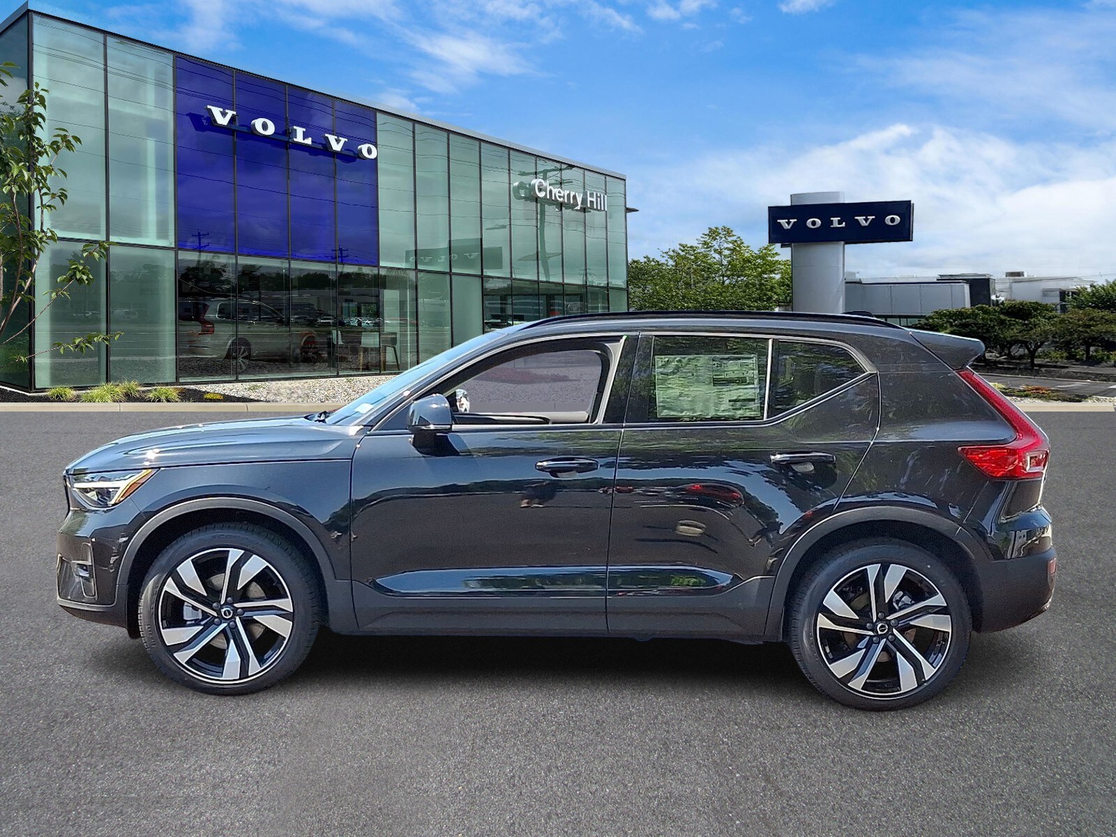 2025 Volvo XC40 photo 4