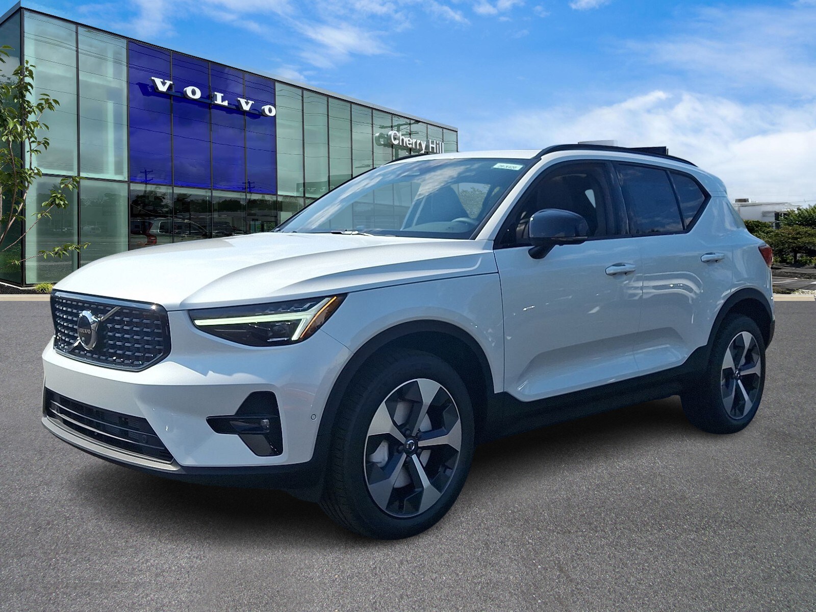 2026 Volvo XC40 AWD Plus photo 2