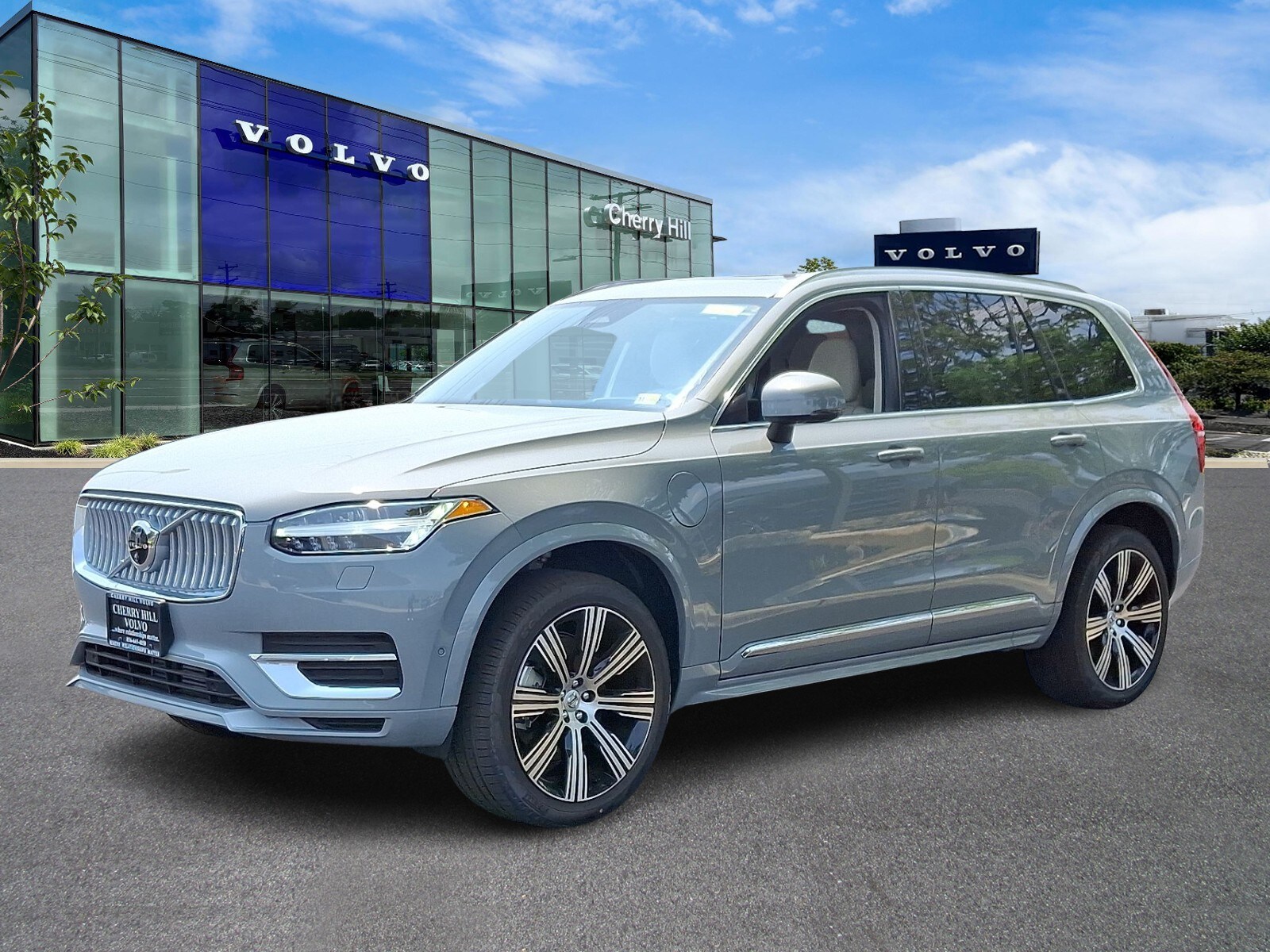 2025 Volvo XC90 T8 AWD photo 3