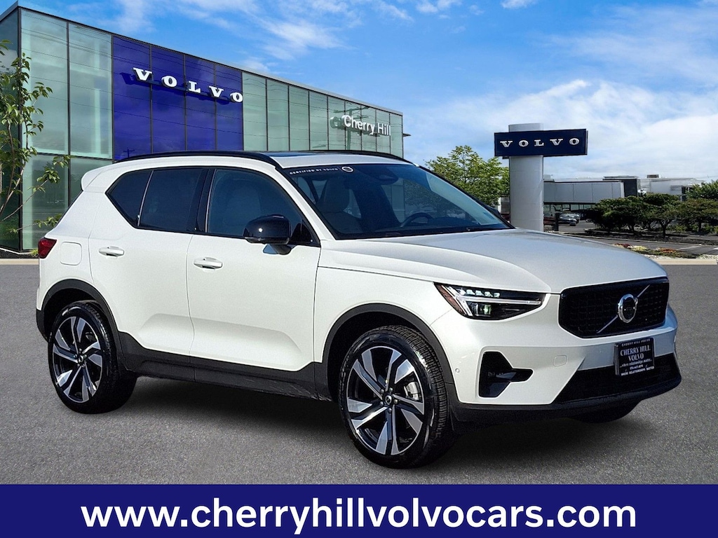 Certified 2025 Volvo XC40 B5 Plus Dark Theme SUV