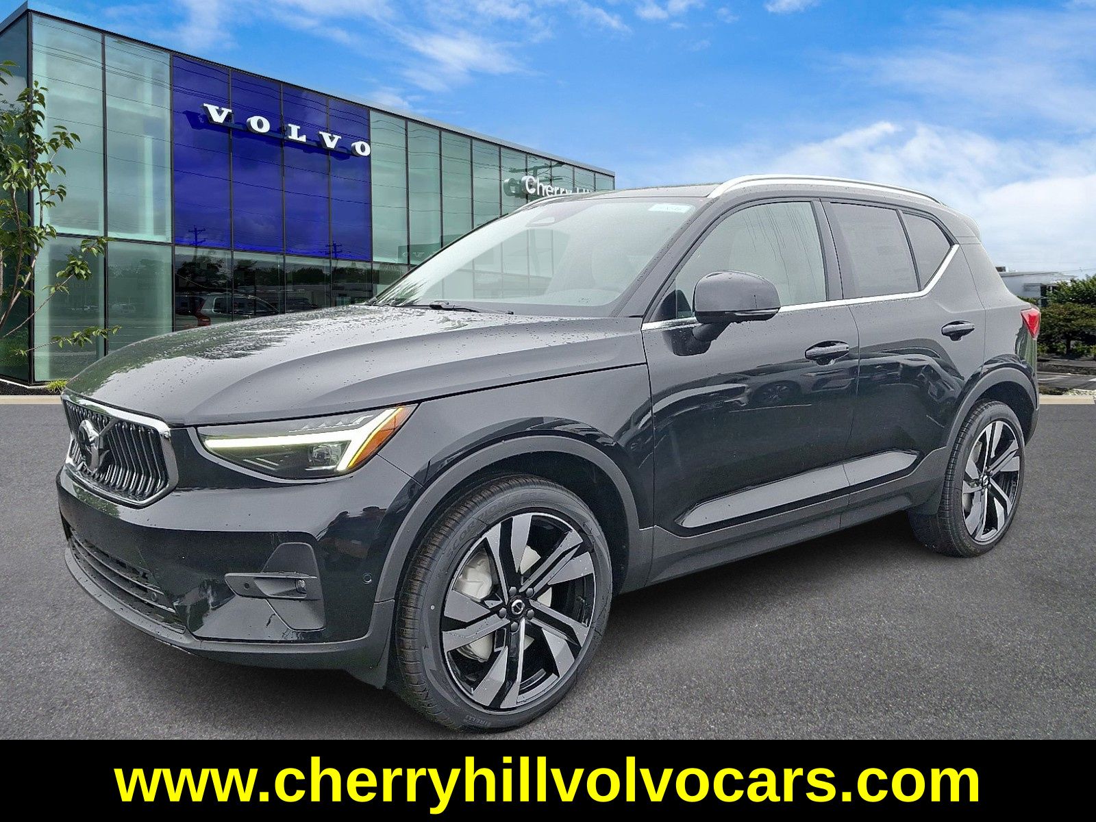 2025 Volvo XC40 photo 3