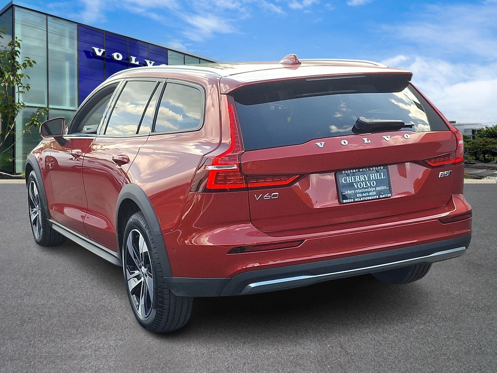 2024 Volvo V60 Cross Country B5 Plus photo 4