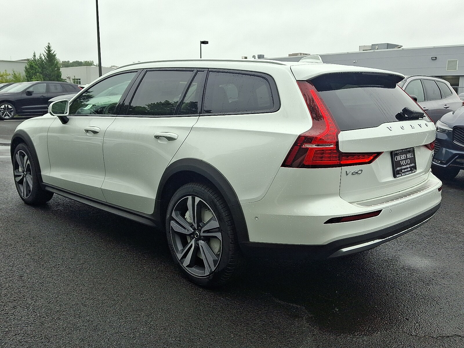 2026 Volvo V60 Cross Country B5 Plus photo 4