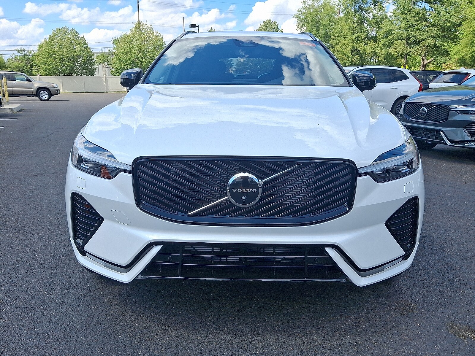 2026 Volvo XC60 B5 Plus photo 2