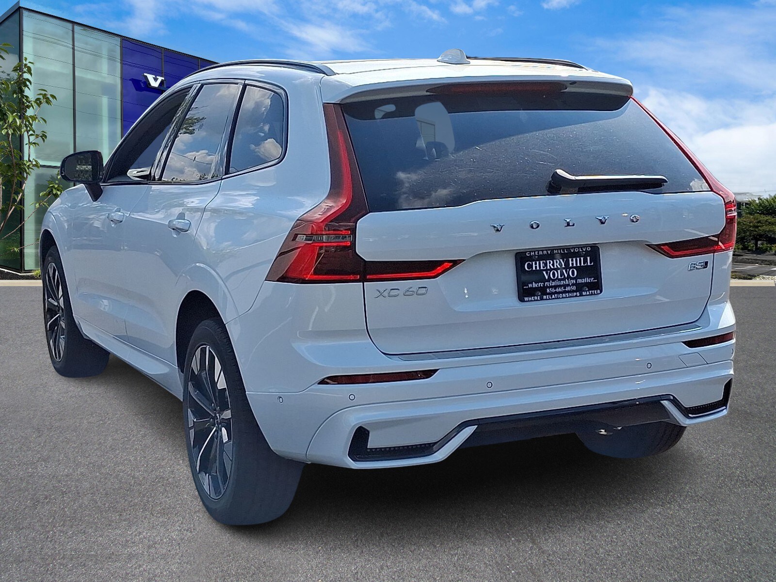 2026 Volvo XC60 B5 Plus photo 3