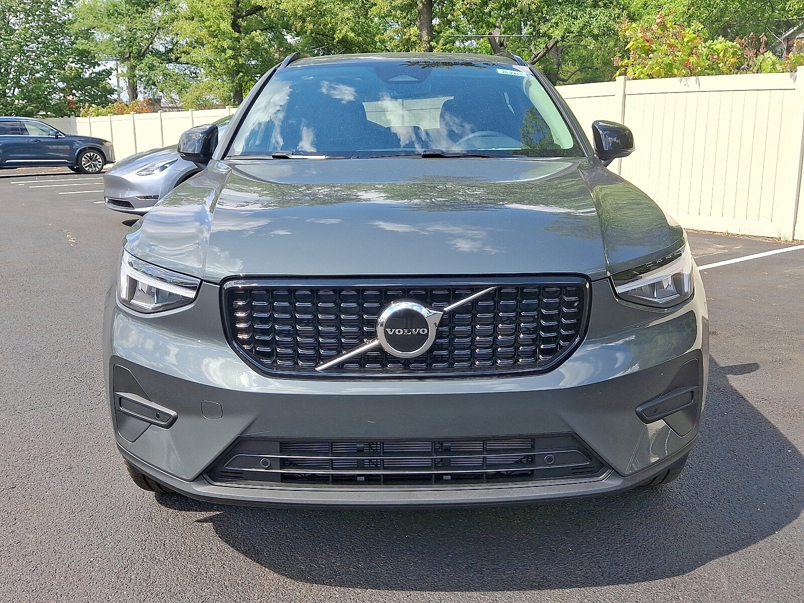 2026 Volvo XC40 Core photo 2