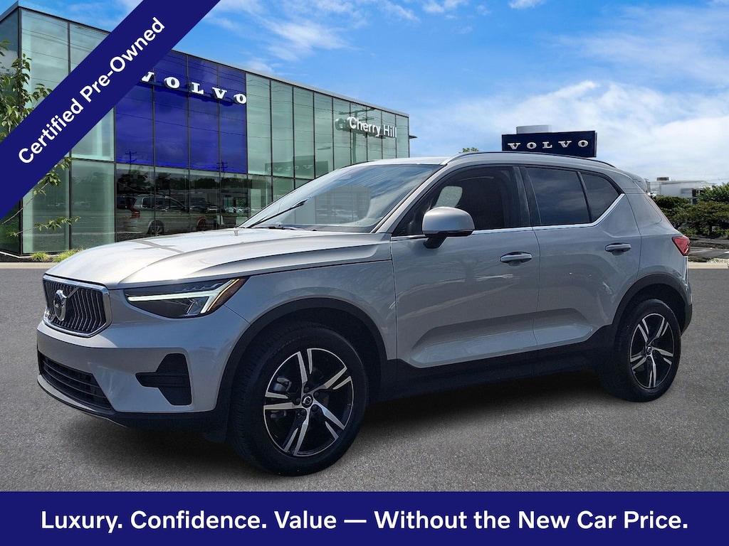 Certified 2025 Volvo XC40 B5 Core SUV