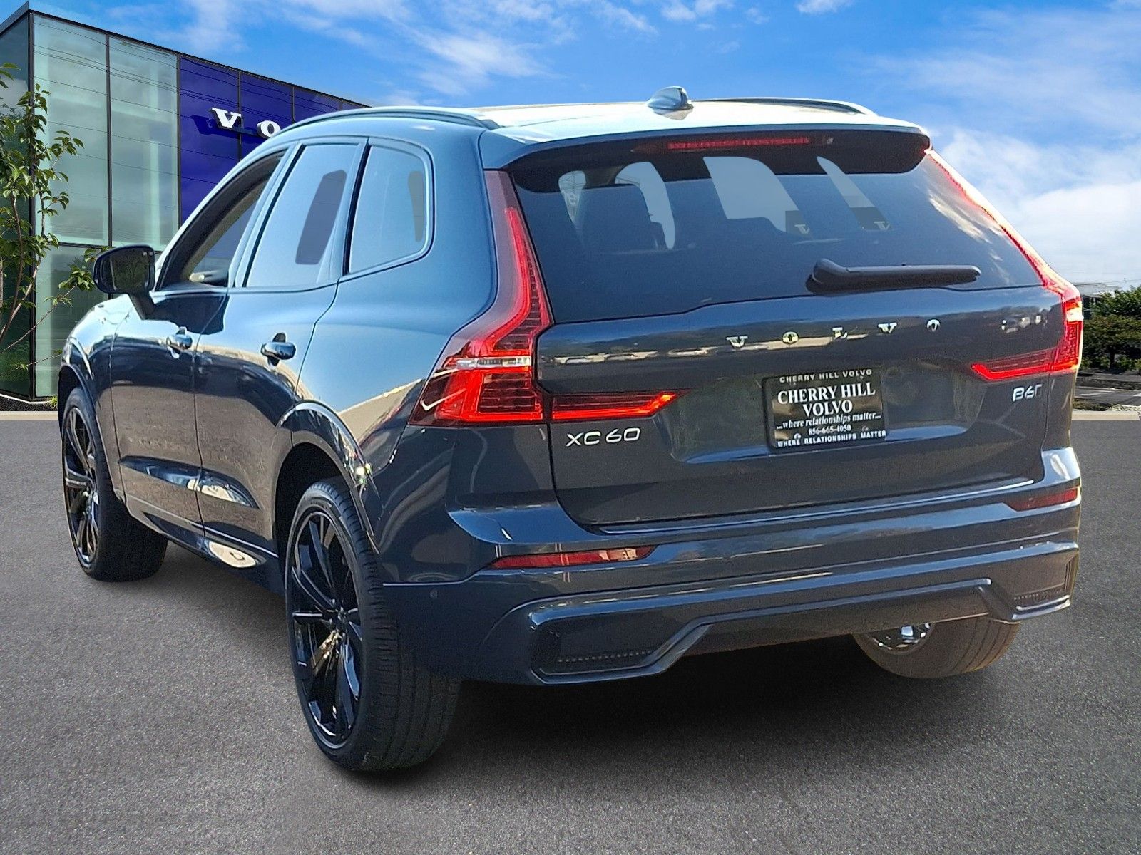 2023 Volvo XC60 Ultimate photo 3