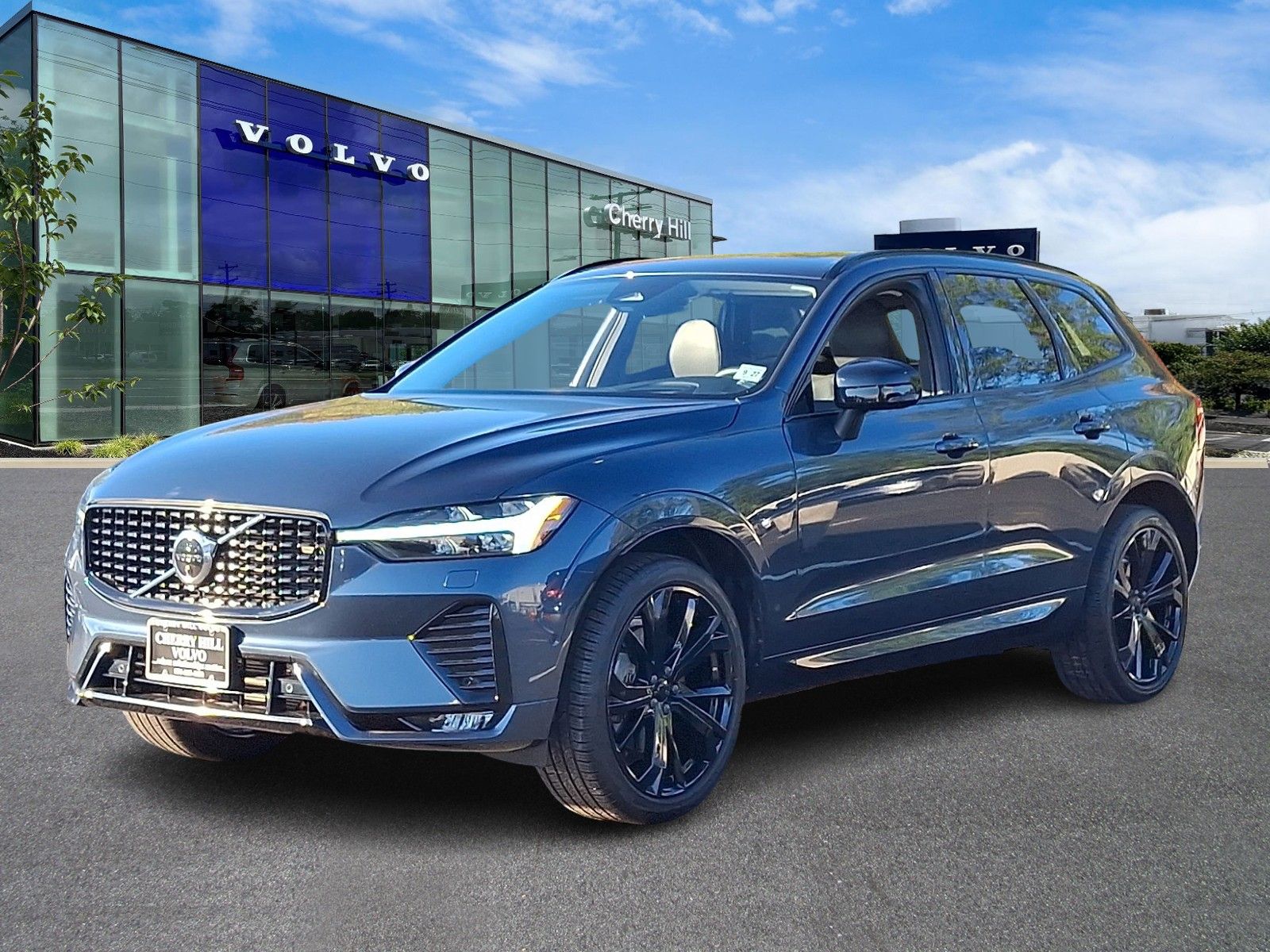 2023 Volvo XC60 Ultimate photo 2
