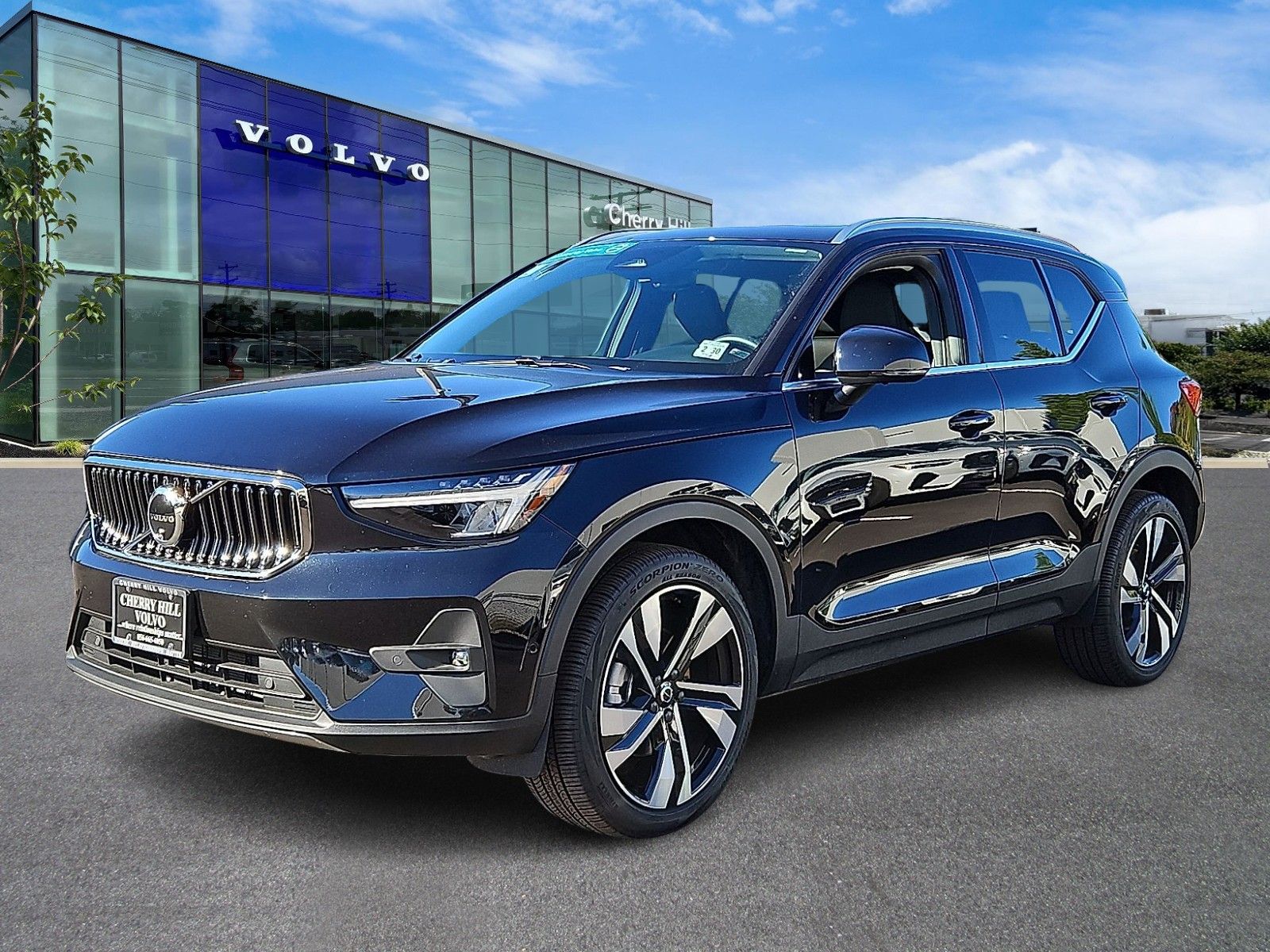 2025 Volvo XC40 AWD Plus photo 3