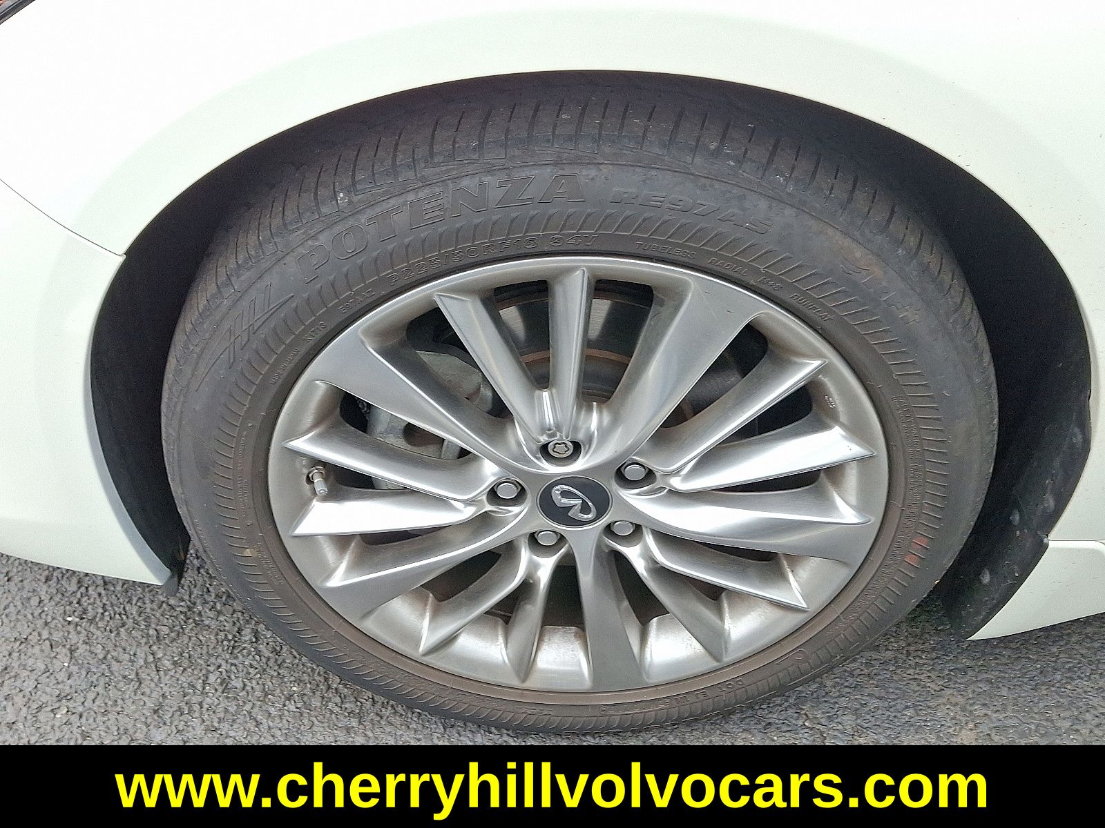 2018 Infiniti Q50 3.0t LUXE photo 3