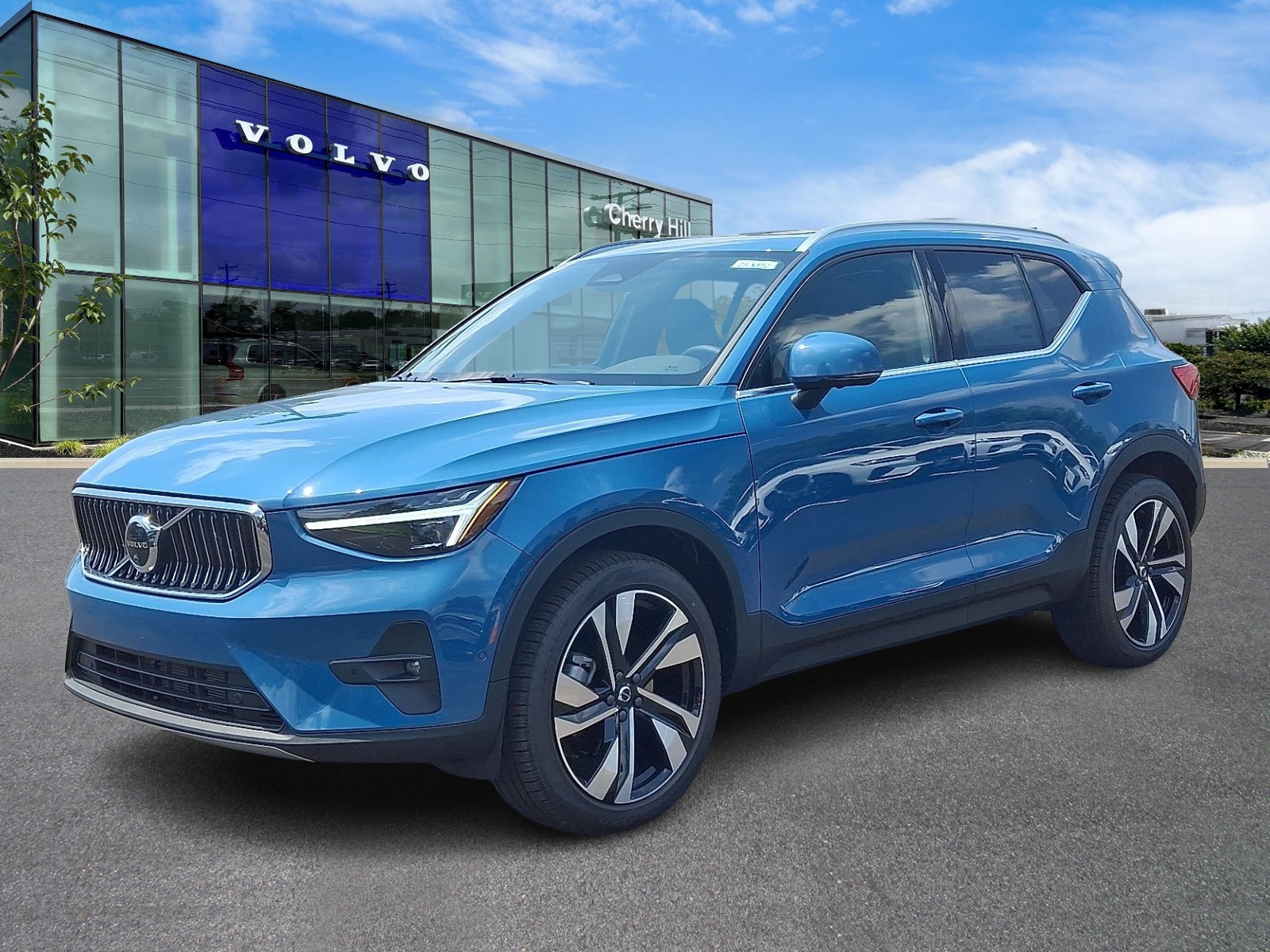 2025 Volvo XC40 photo 3