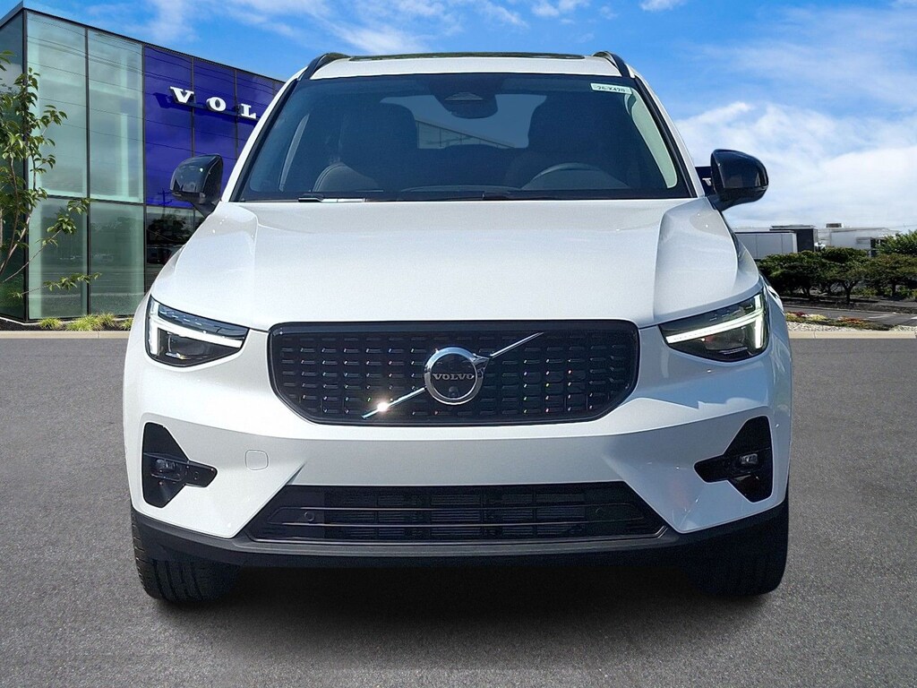 New 2026 Volvo XC40 B5 Plus SUV