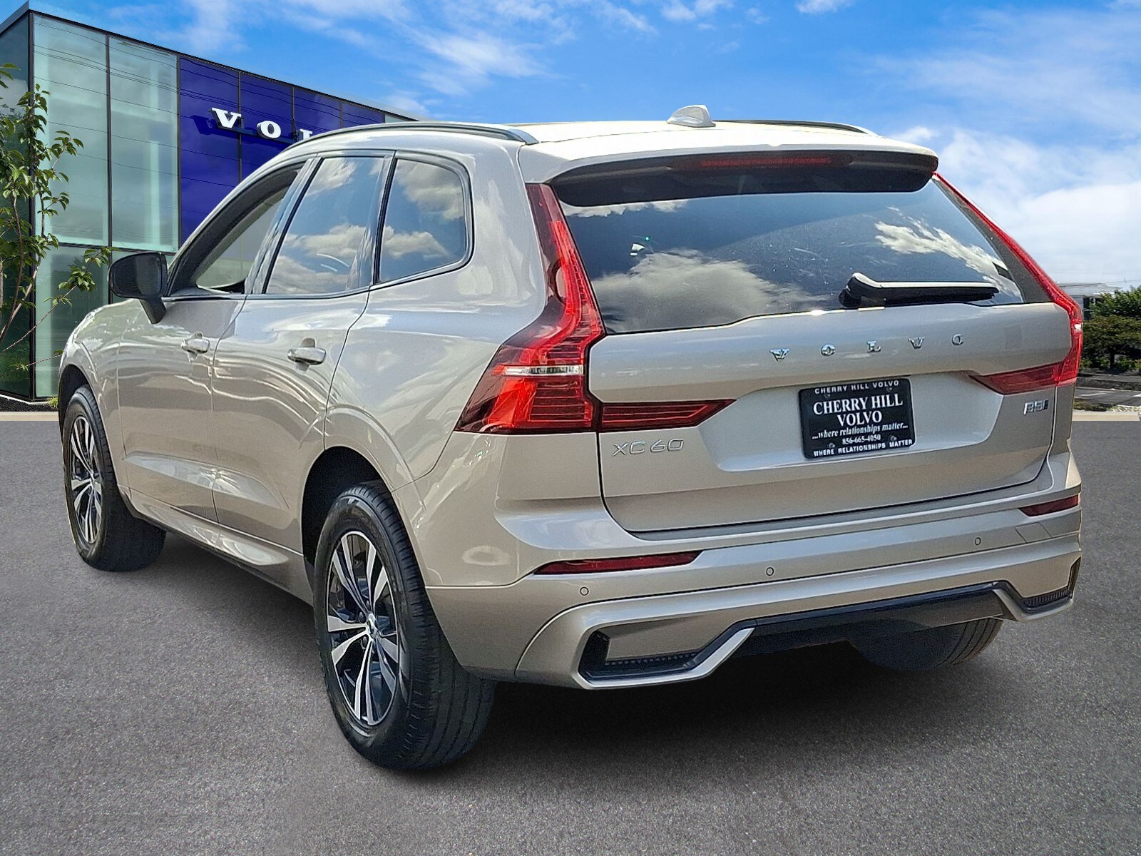 2024 Volvo XC60 B5 Core photo 4