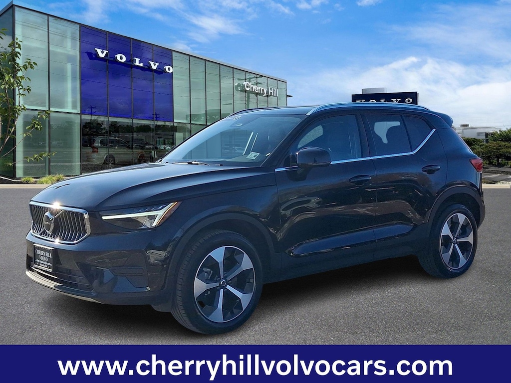 Certified 2025 Volvo XC40 B5 Core SUV