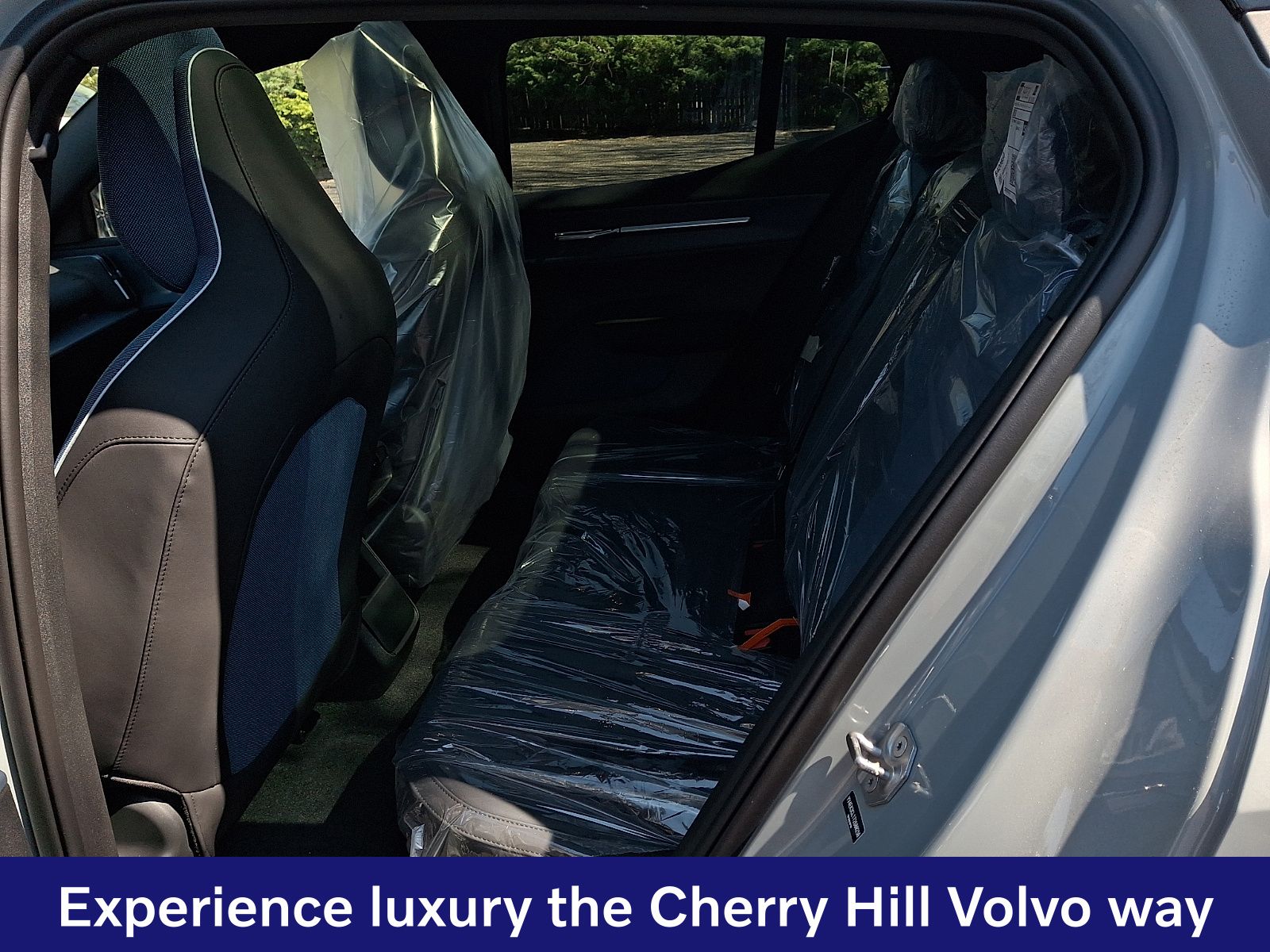 2026 Volvo EX30 Ultra - Photo 7