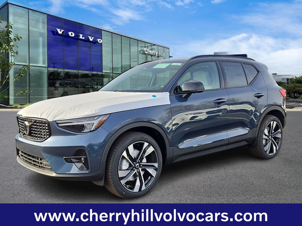 New 2026 Volvo XC40 B5 Plus SUV
