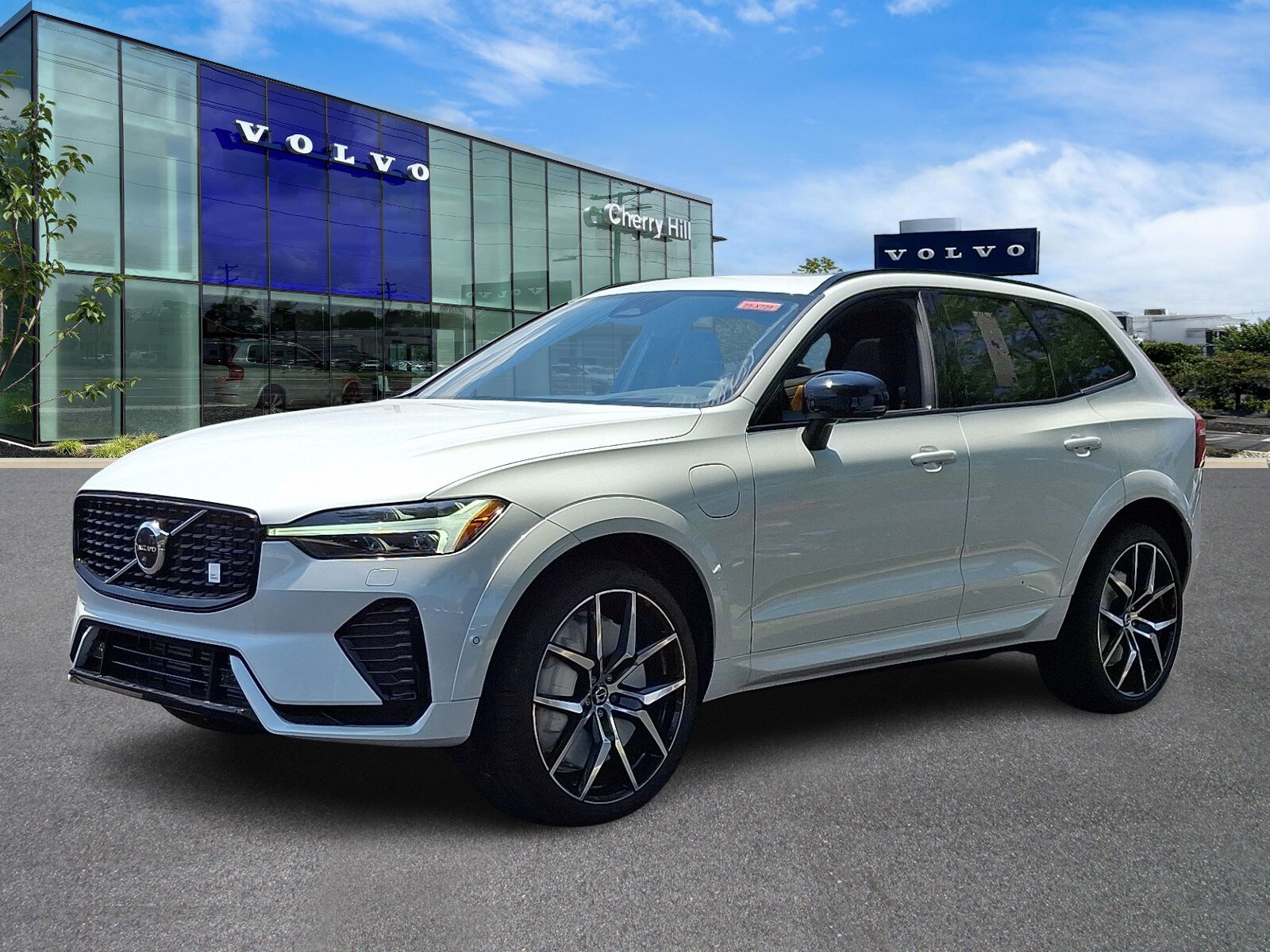 2025 Volvo XC60 Hybrid T8 Polestar photo 2