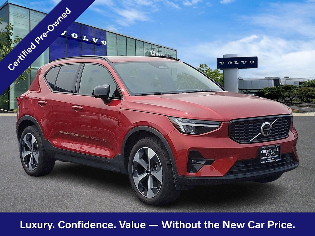 Certified 2025 Volvo XC40 B5 Plus Dark Theme SUV