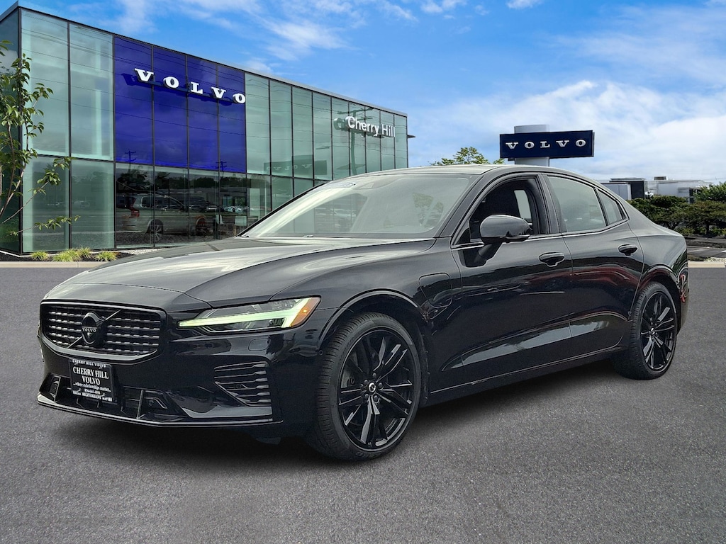 Certified 2022 Volvo S60 Recharge Plug-In Hybrid T8 Black Edition R-Design Extended Range Sedan