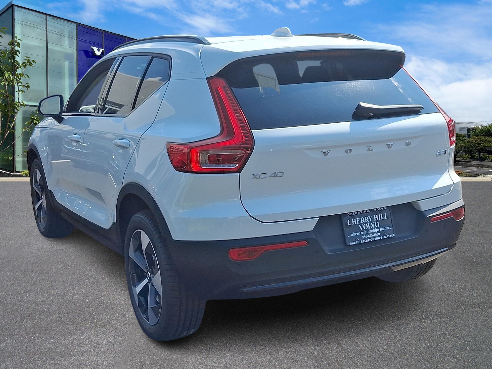 2026 Volvo XC40 AWD Plus photo 3