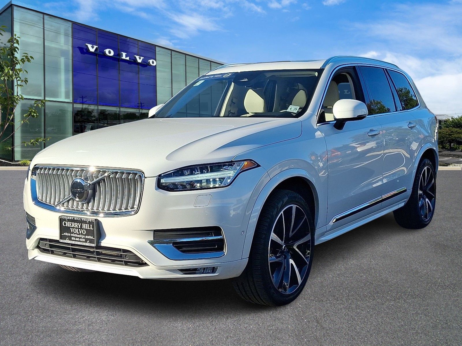 2024 Volvo XC90 B5 Plus photo 2