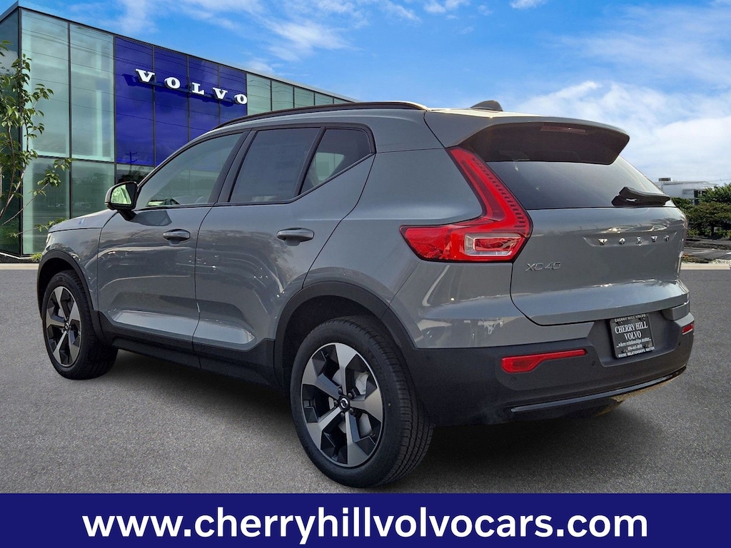 New 2026 Volvo XC40 B5 Plus SUV