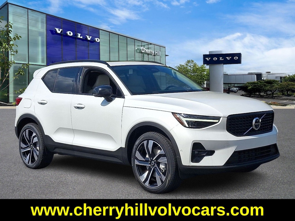 New 2025 Volvo XC40 B5 Ultra Dark Theme SUV