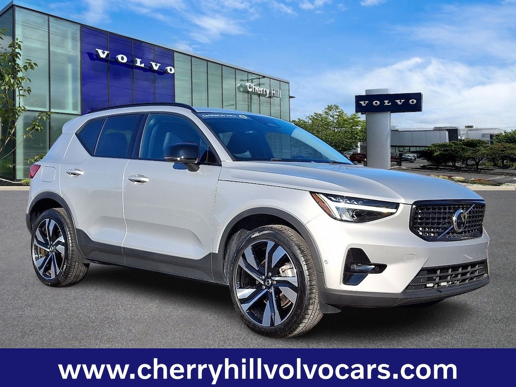 Certified 2025 Volvo XC40 B5 Plus Dark Theme SUV