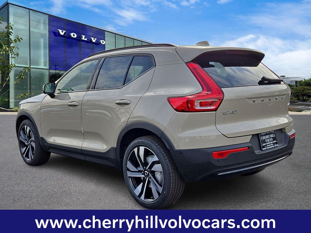 New 2026 Volvo XC40 B5 Ultra SUV