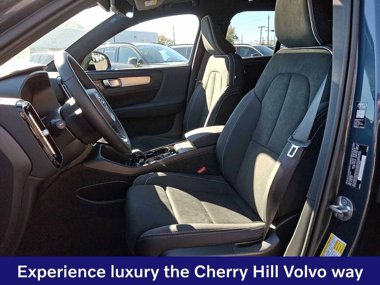 2026 Volvo XC40 Ultra Black Edition - Photo 10
