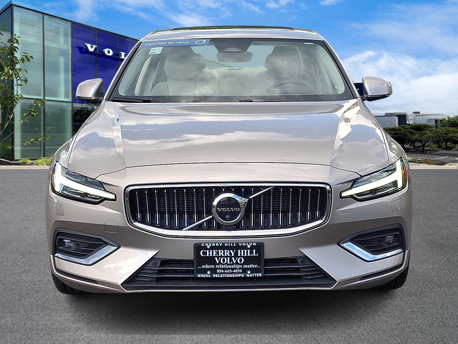 2023 Volvo S60 B5 Ultimate photo 2