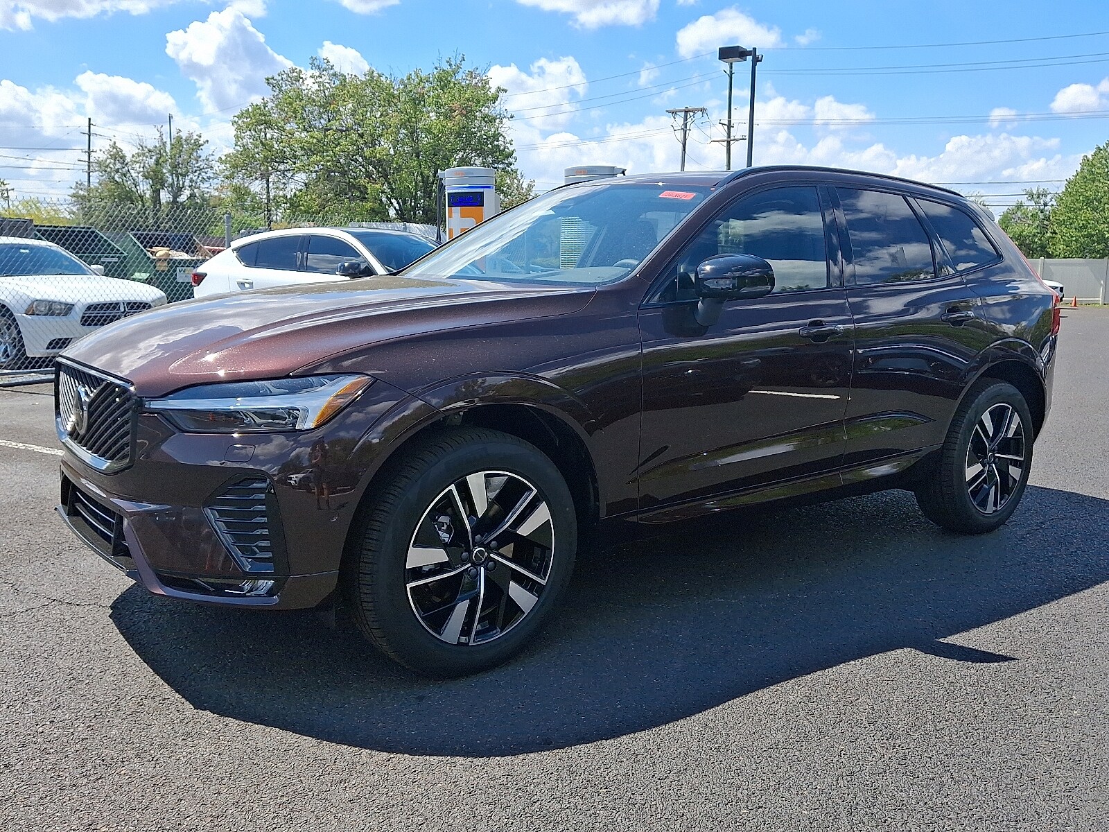 2026 Volvo XC60 B5 Plus photo 2