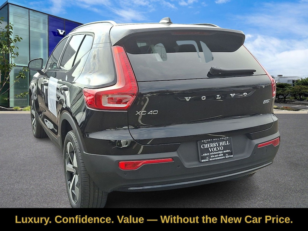 New 2026 Volvo XC40 B5 Core SUV